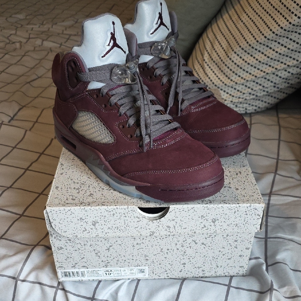 Jordan Men's Burgundy and Gray Sneakers